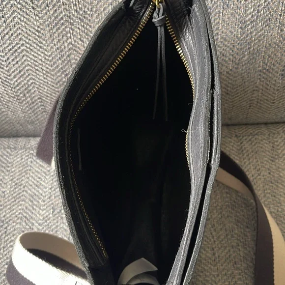 MADEWELL The Transport SaddleBag Black Leather Crossbody Sling Bag - Picture 9 of 16